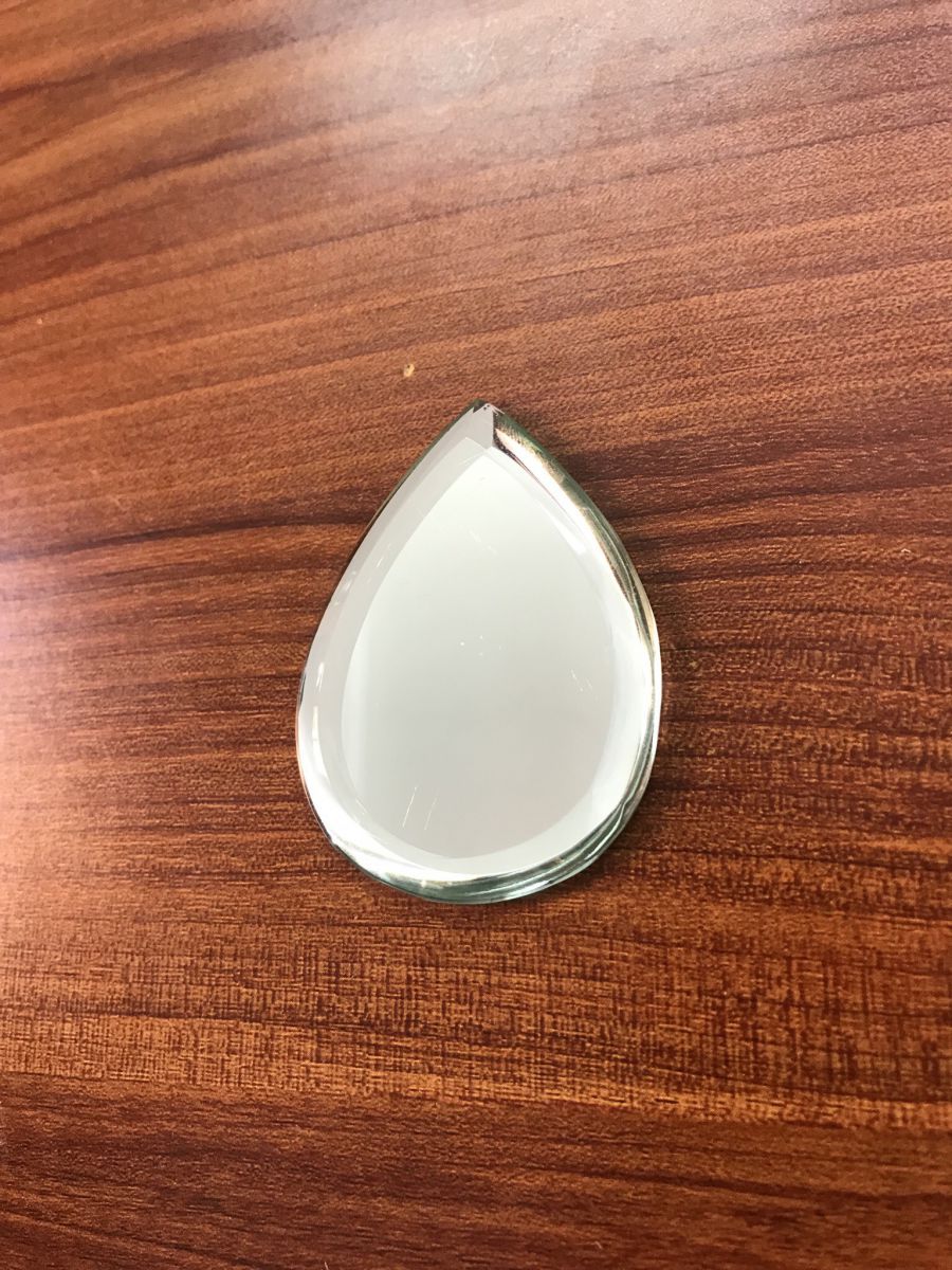 Hình ảnh: Một tấm gương hình giọt nước để ghép